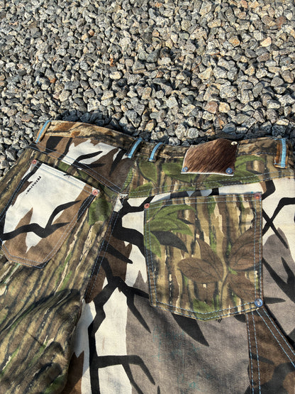 Camo color block carpenter shorts size 36
