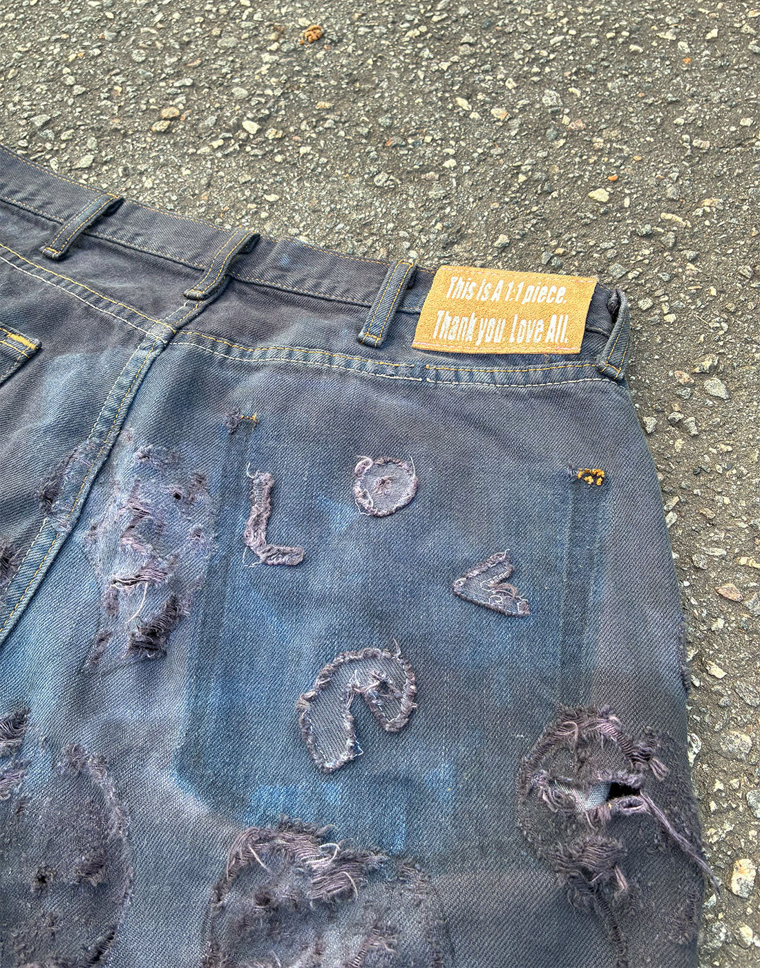 Black distressed shorts 32
