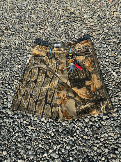 Camo color block carpenter shorts size 36